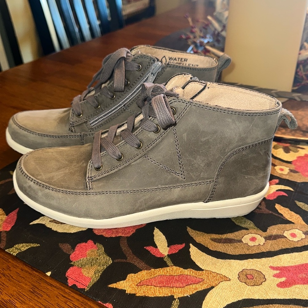 VIONIC SHAWNA WATER REPELLENT ZIP LACE BOOT WOMENS 6